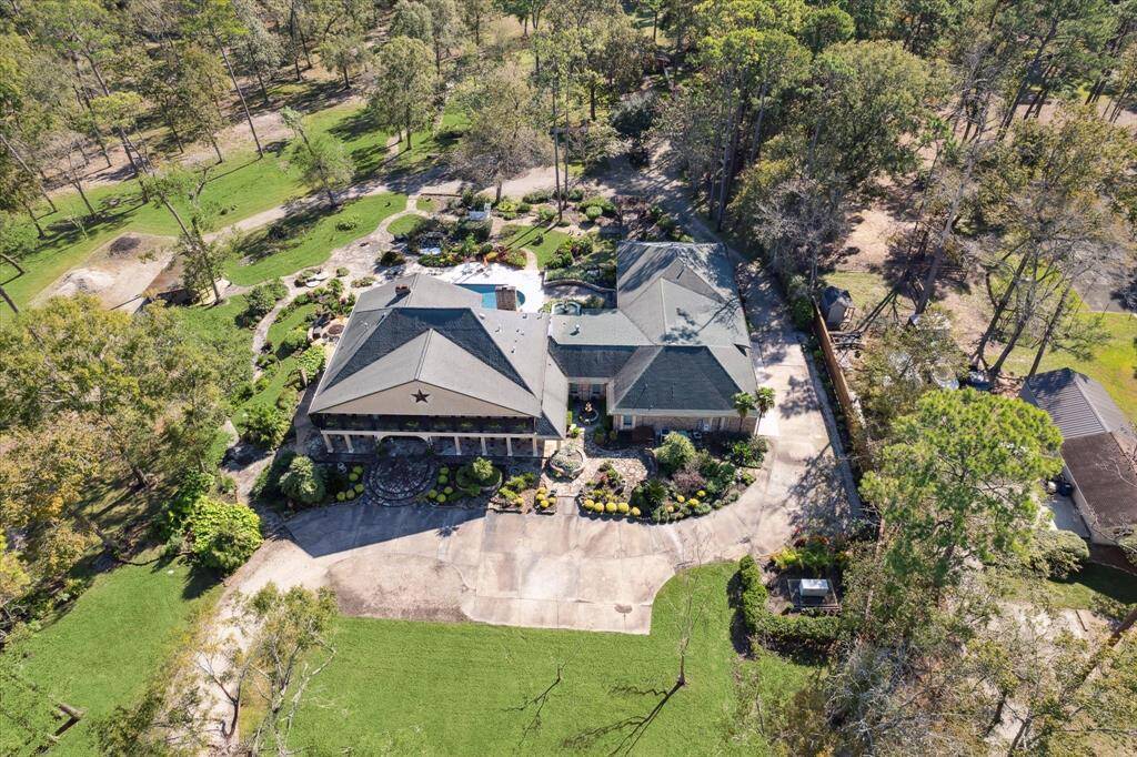 The Sellers home next door on almost 6 acres is also on the market for sale on a different listing.