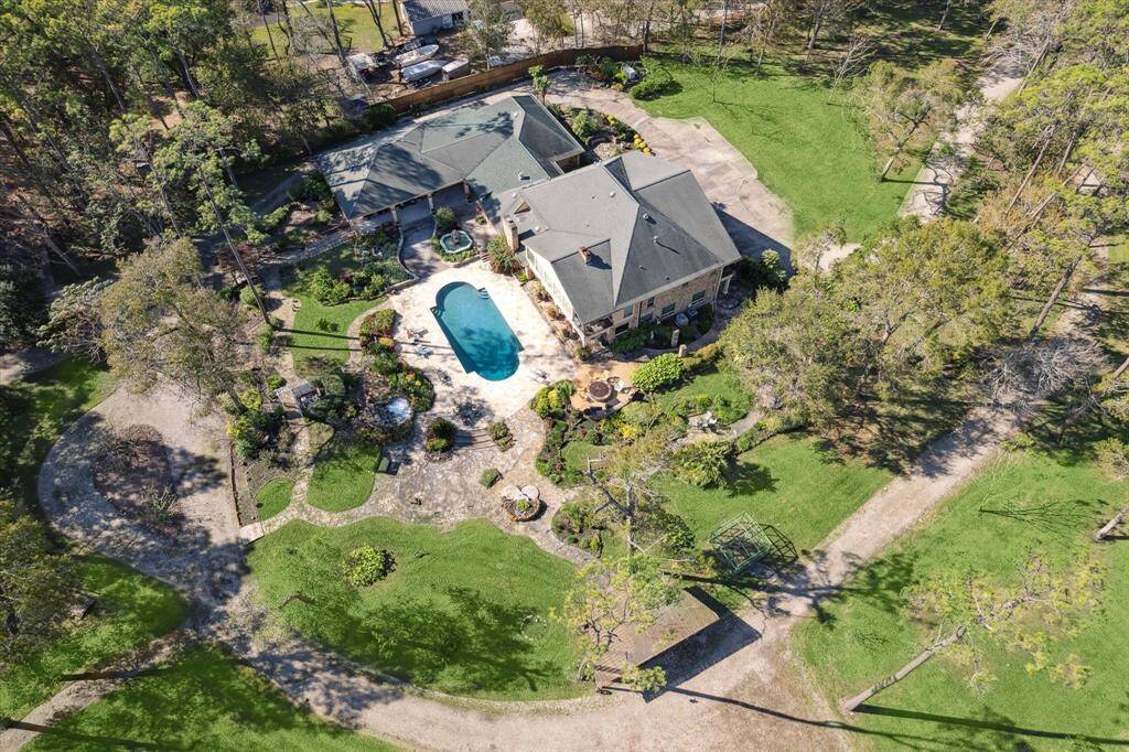 The Sellers home next door on almost 6 acres is also on the market for sale on a different listing.