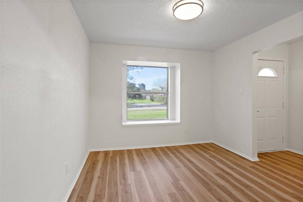 What would you use this front room for? Office, game room, dining room, the opportunities are endless!