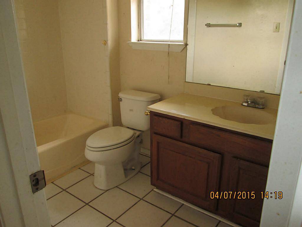 Upstairs bathroom with a full tub