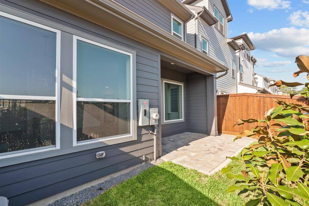 Welcome to The Bermuda by David Weekley Homes. Move-In-Ready Now!