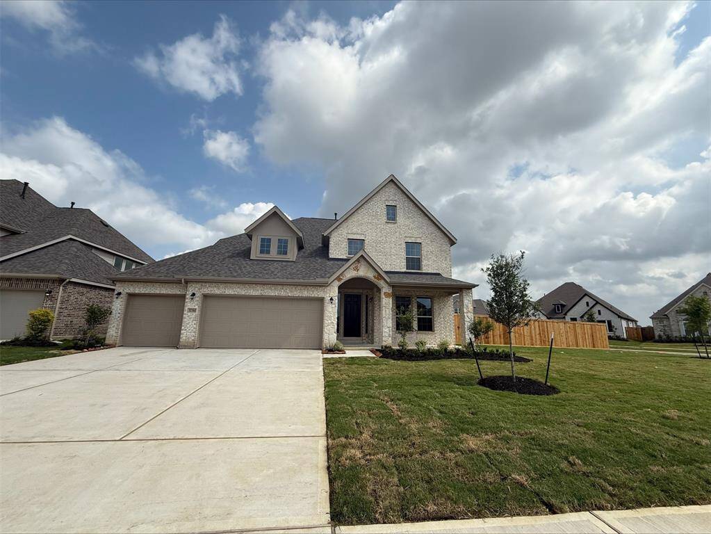 Stunning Walton II home design by K. Hovnanian® Homes with elevation B in beautiful Oakwood Estates.