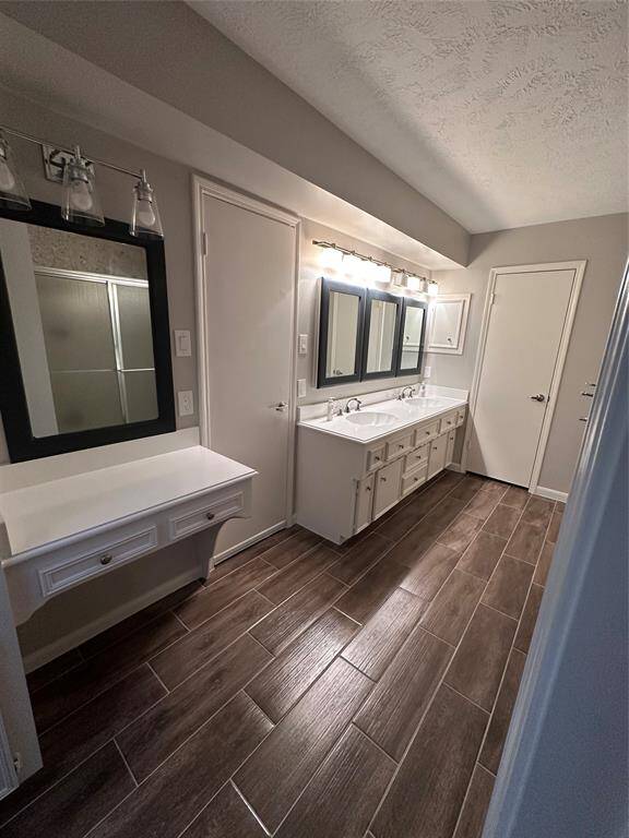 Ensuite bathroom in master bedroom