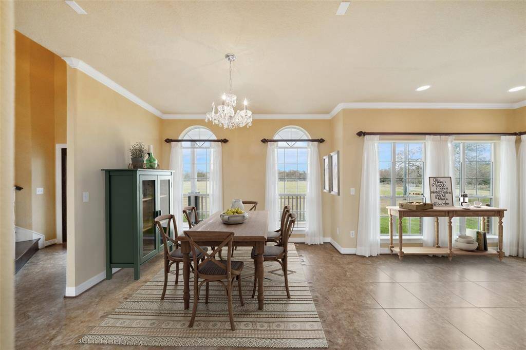 Virtually stage dining room