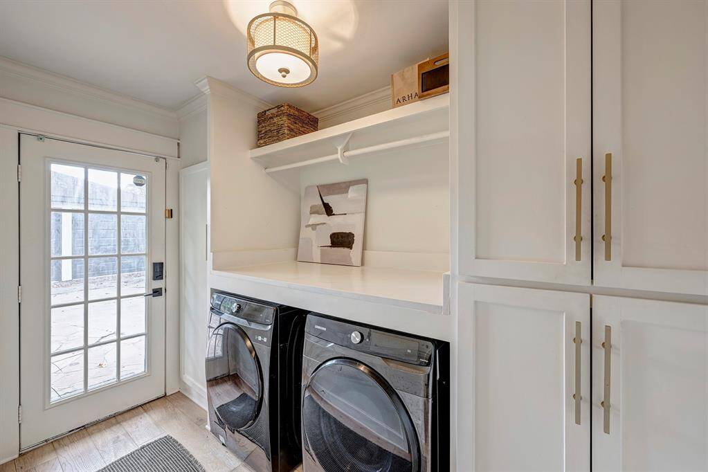 There is a lot of counter space in this spacious kitchen. Invite friends over to have a cookfest party.