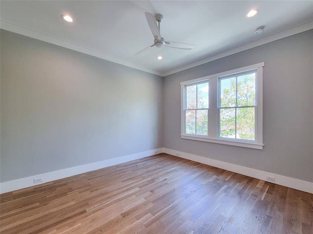 Secondary bedroom with ensuite bathroom.