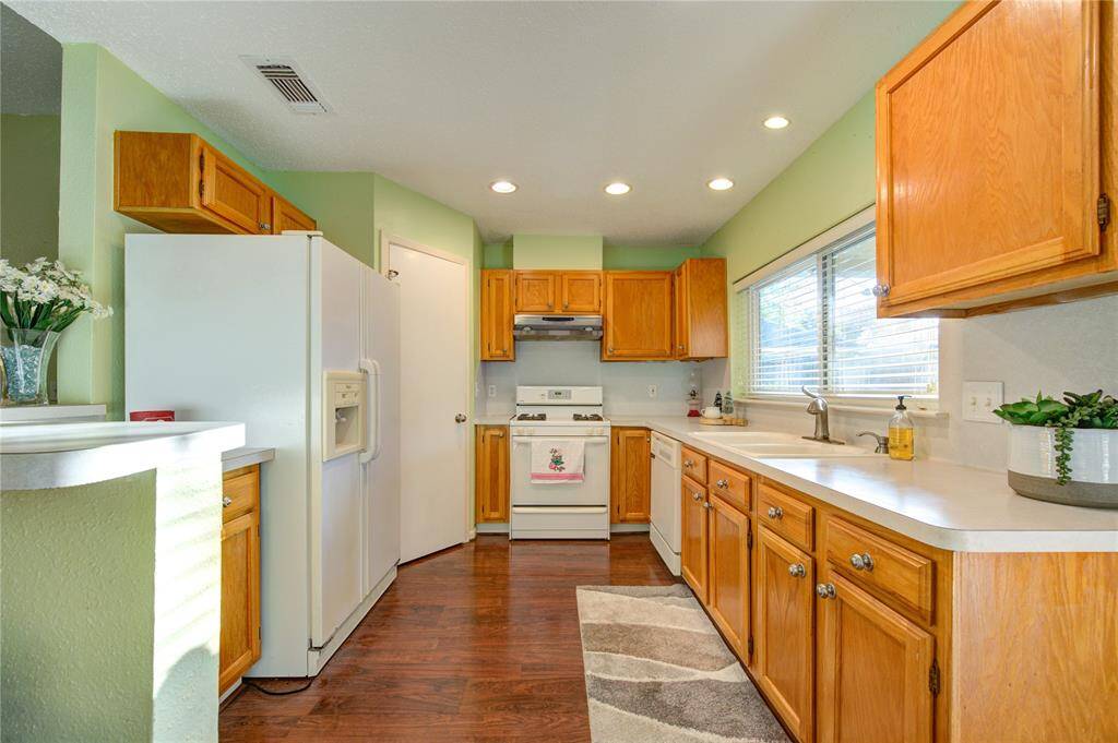 Spacious kitchen