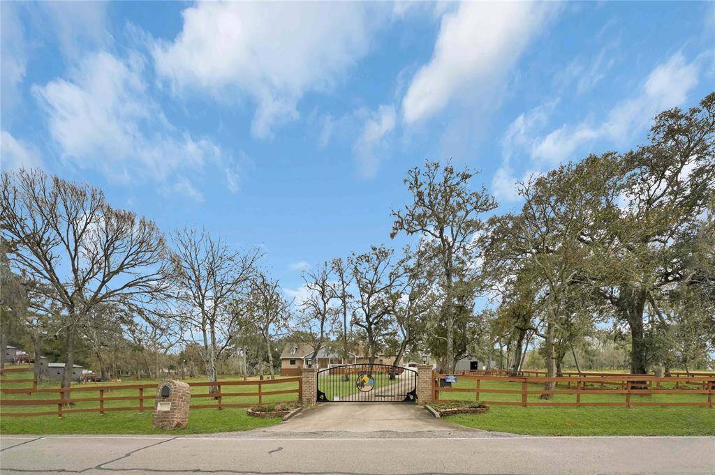 Front view of the ranch from the road