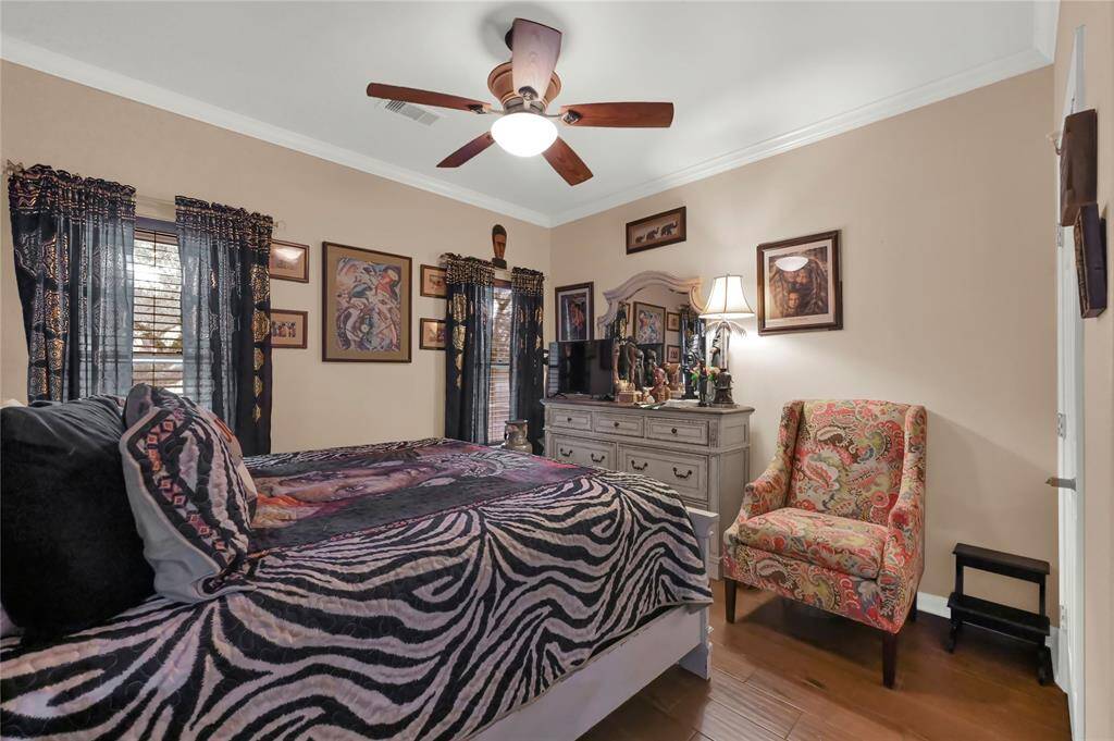 Secondary bedroom