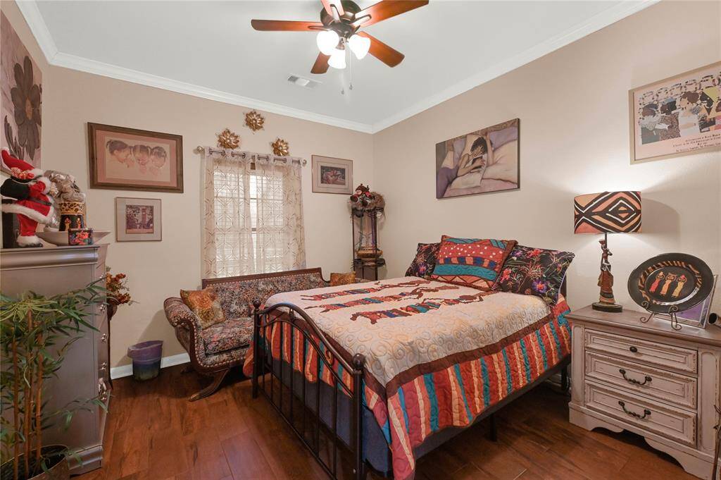 Secondary bedroom