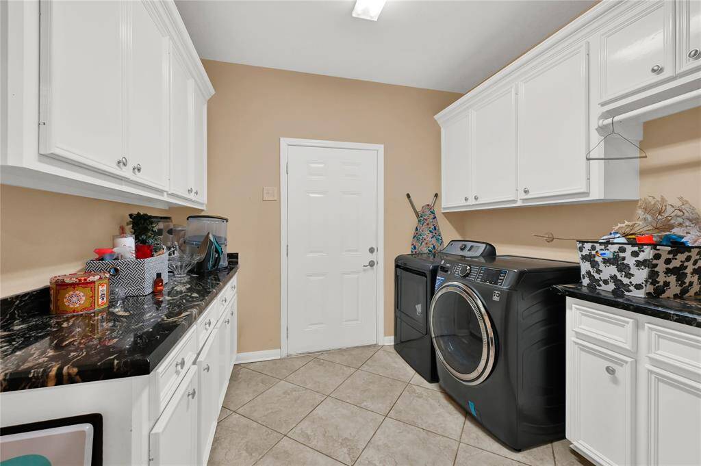 Oversized laundry room