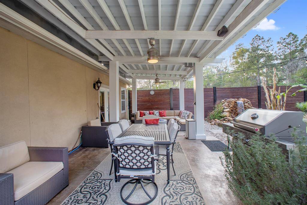 The sellers added this 15'X30' all weather Pergola patio features 2-10' ceiling fans and sound system