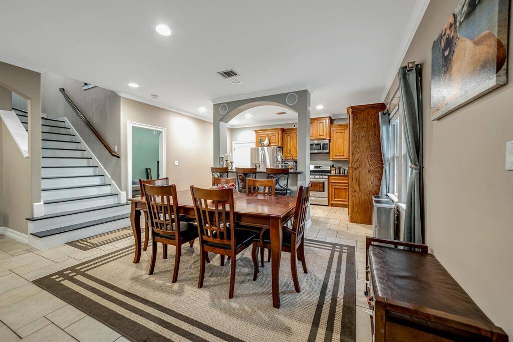 The stairs lead to the enormous second story flex room. Notice the Polk 7-1 surround speakers located in the family room and dining area