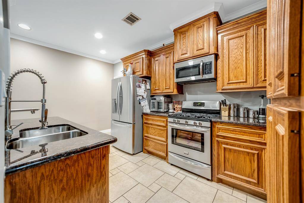 The kitchen features an abundance of cabinets, beautiful granite countertops, gas stove and oven and all Stainless Steele appliances