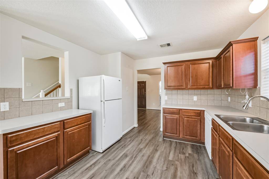 Homes comes equipped with a Refrigerator!