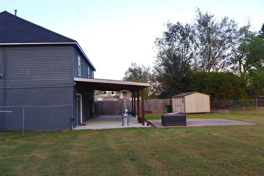 Side view with Shed