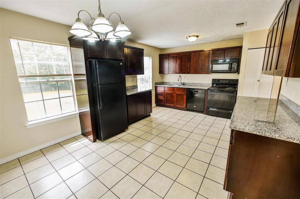Kitchen and dining combo area