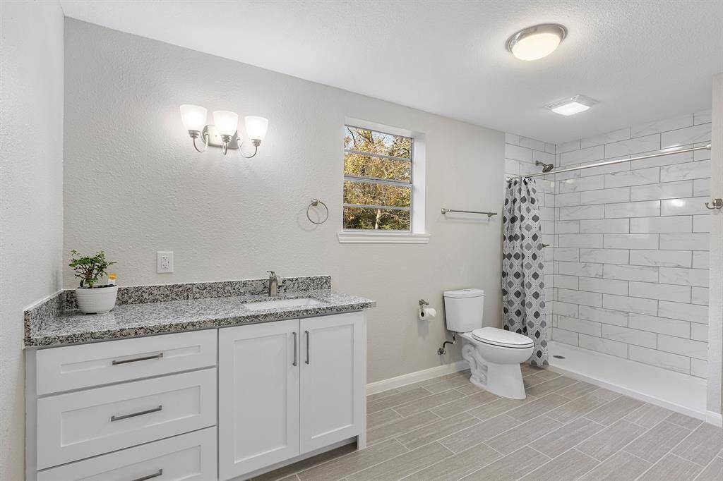 So much room, room for a vanity or sitting area