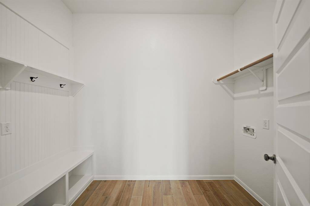 Laundry room with valet