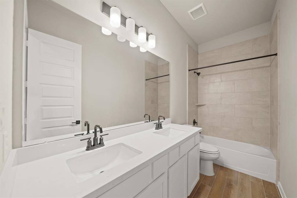 Hall bath 2