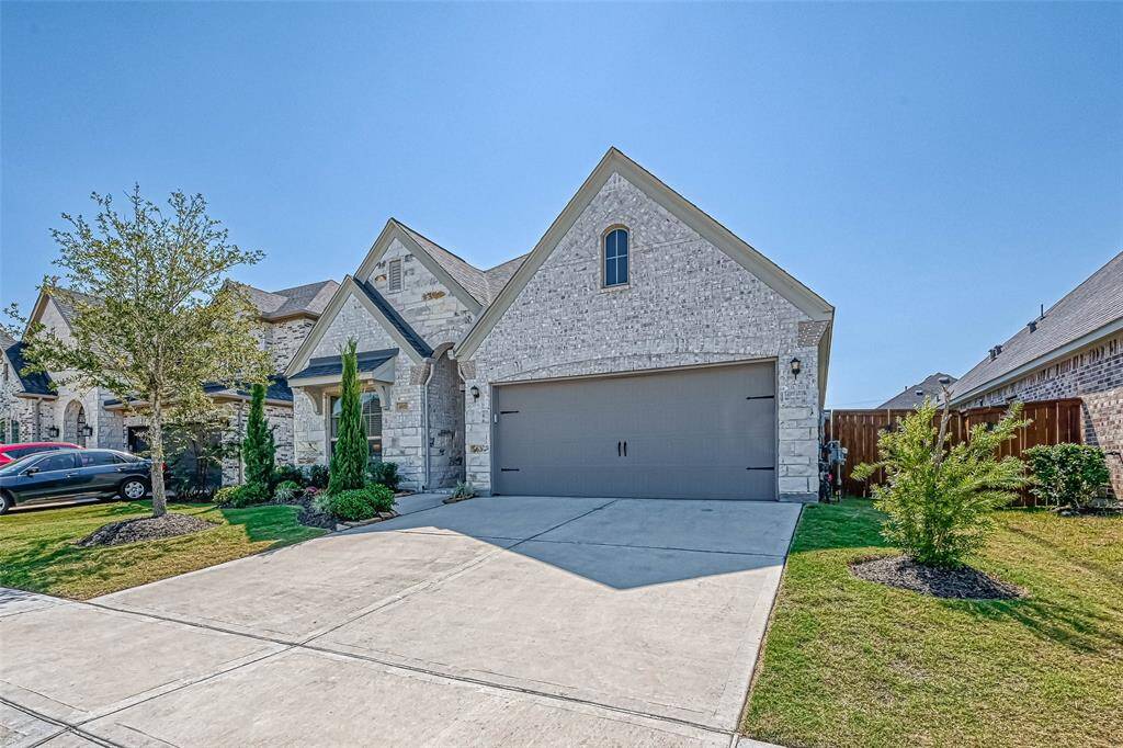 6935 Goldstrum Way is ready for its new tenants! Give us a call today to schedule your private tour!