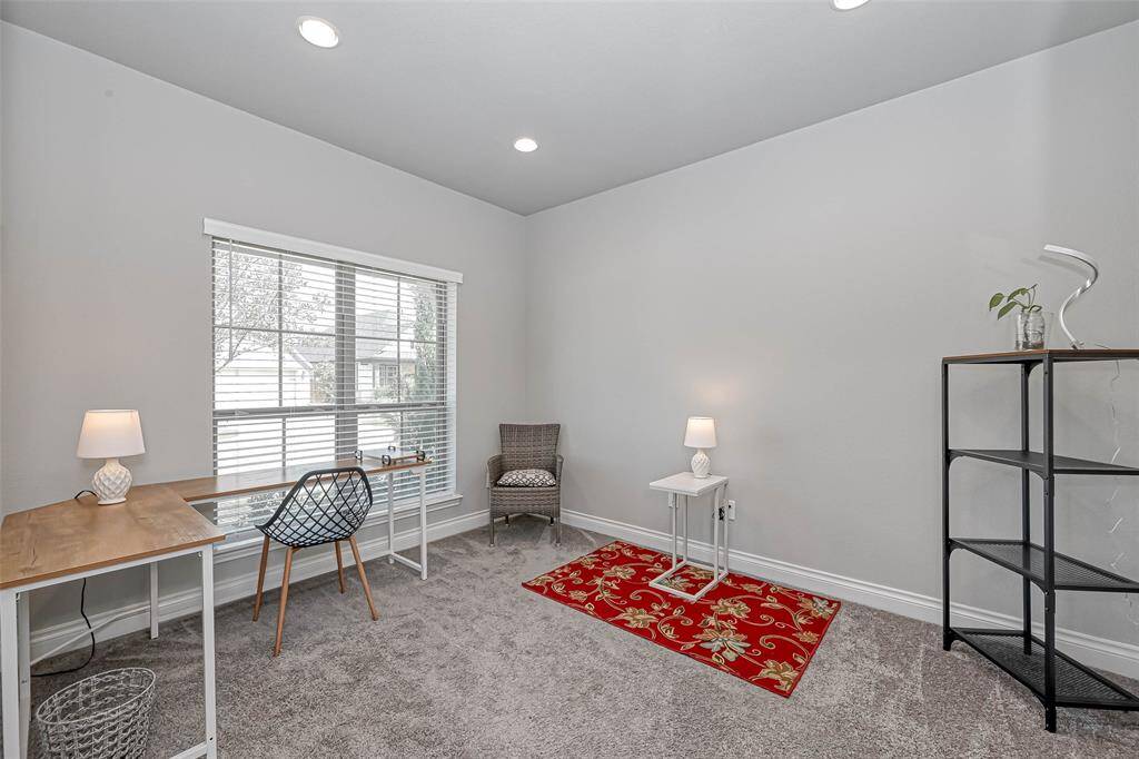 Your private study offers naturalsunlight and provides a great spacefor working at home. Other features include decorator paint, high ceilings, and recessed lighting.