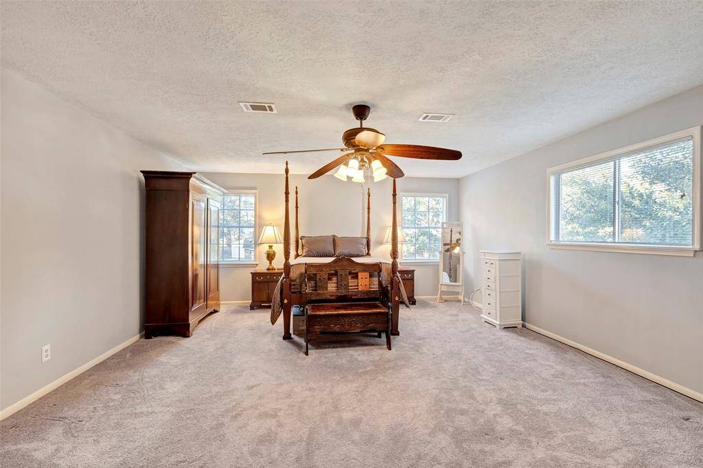 Large primary Bedroom