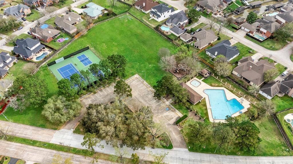 Community pool and pickle ball courts