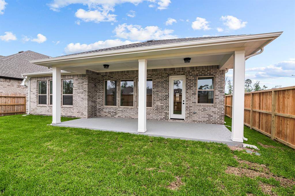 Welcome to The Hennessey by David Weekley Homes. Move-In-Ready Now!