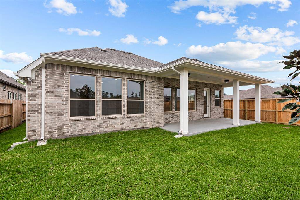 Welcome to The Hennessey by David Weekley Homes. Move-In-Ready Now!