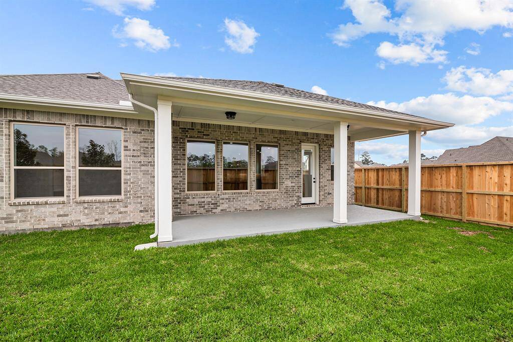 Welcome to The Hennessey by David Weekley Homes. Move-In-Ready Now!