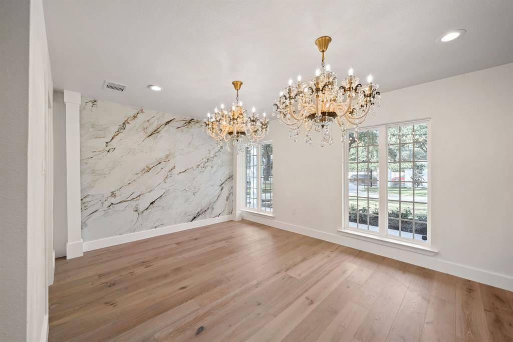 Marble Accent Wall in Dining Area