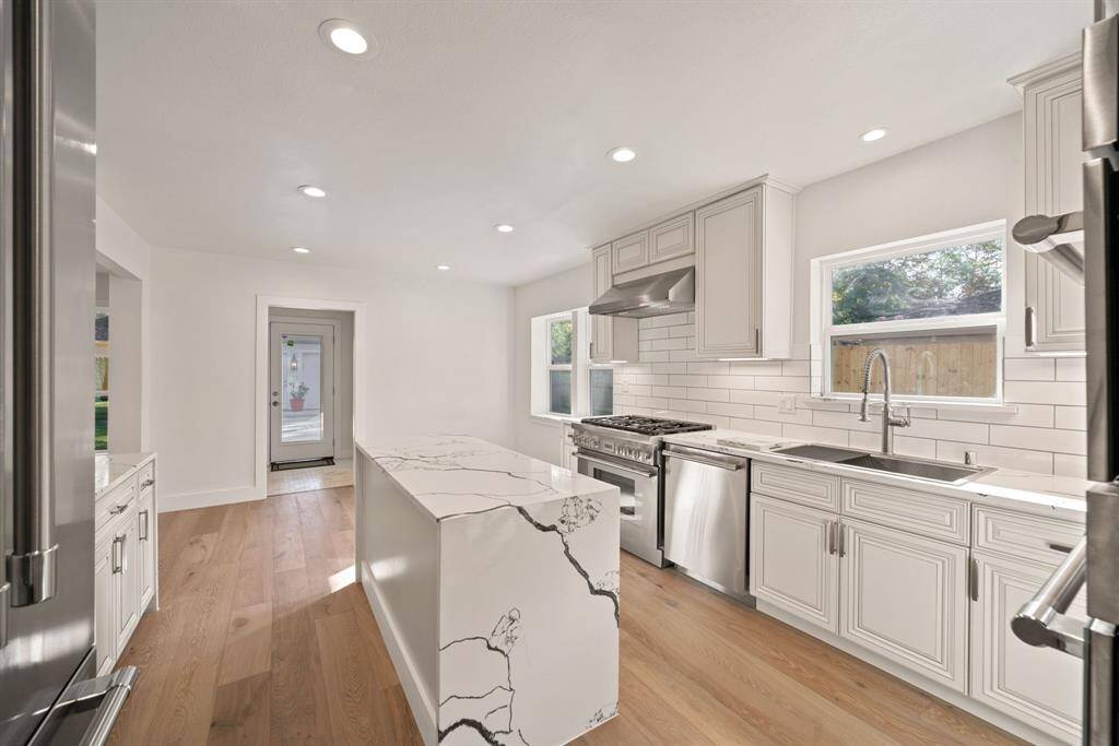 Quartz Kitchen Countertops