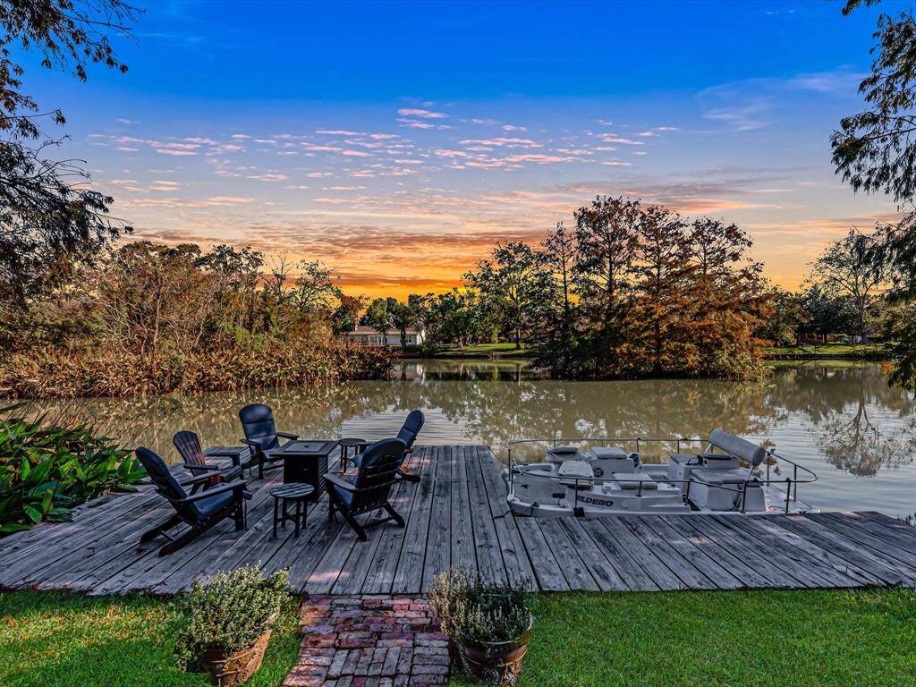 Large Dock/Fishing Pier with Electric Pontoon Boat (that stays with the home)