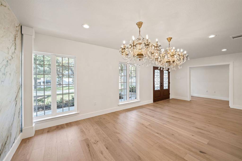 Dining Area with Elegant Chandeliers