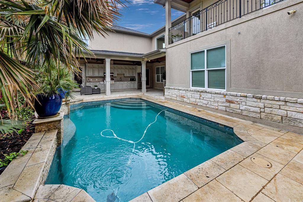 Your own tropical oasis creates a breathtaking escape