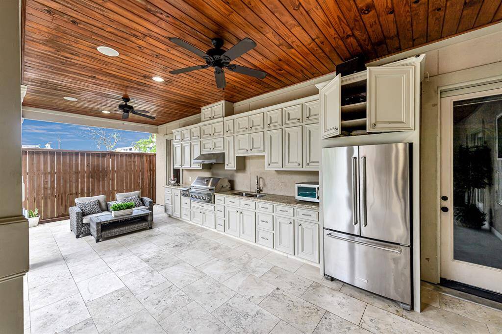 This outdoor kitchen is perfect for hosting those summer BBQs