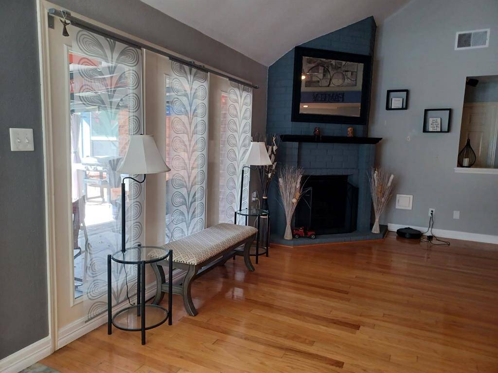 Family room Fireplace