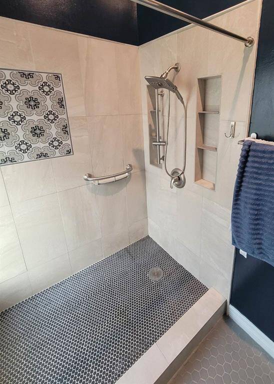 Primary shower