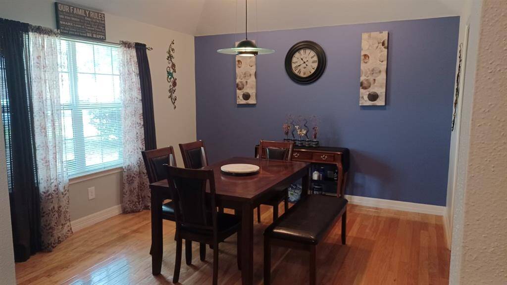 Dining off kitchen