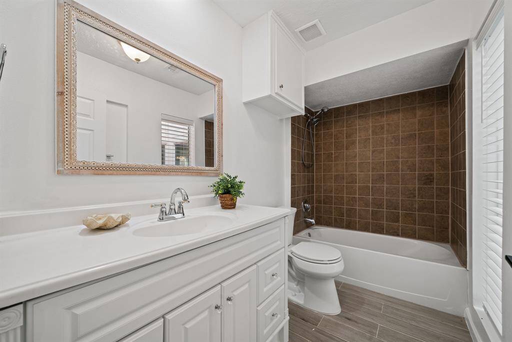 Second Full Bathroom with Tub Shower Combo
