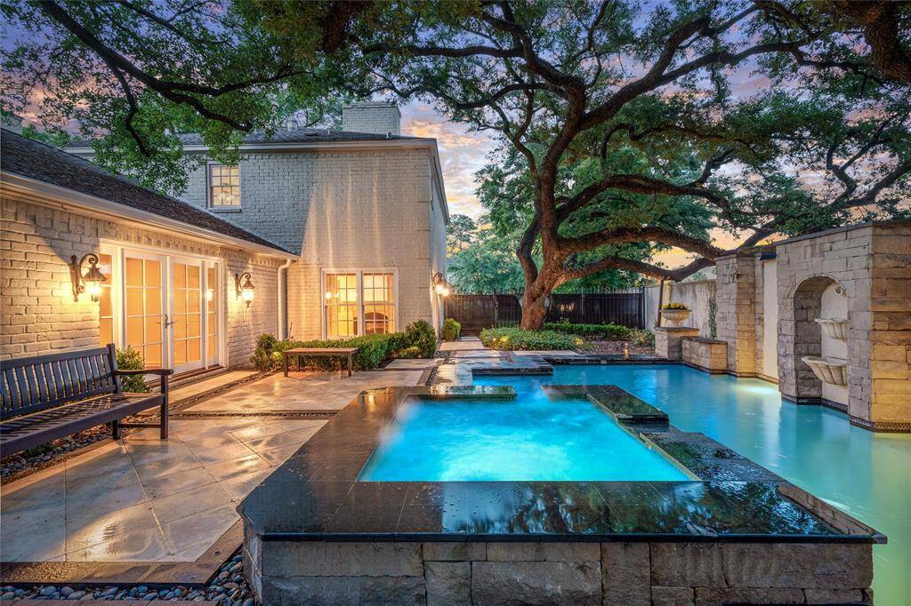 2105 Del Monte Drive in River Oaks - Updated throughout (2023 per seller), 4 bedroom 3.1 bath River Oaks residence! - Walk to River Oaks Elementary and to the River Oak Shopping Center for dining & shopping. Easy access to Downtown, The Texas Medical Center or The Galleria. Enjoy private living in Houston's premiere neighborhood.