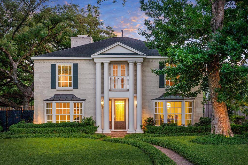 Huge 11,692 sqft lot! The residence offers formals, (2023) an updated kitchen with new appliances, Calacatta marble, and large island - open to the family room with views of the side courtyard, century old live oak trees and pool. One of two primary suites is located on the first floor with an adjacent flex room that could be a home office or a play area!