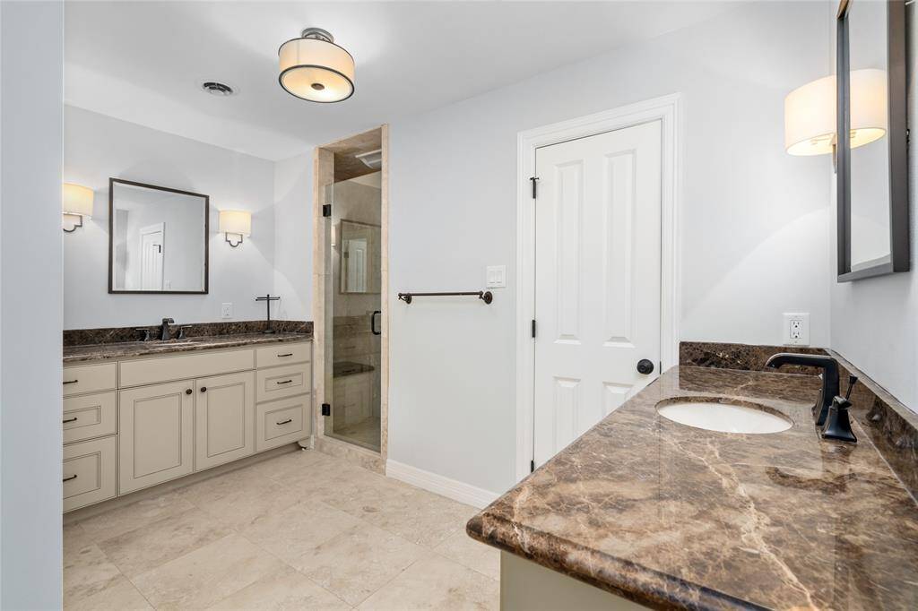 Back secondary bedroom #3 with large closet, new carpet (2023 per seller), ceiling fan and built in bookcase. Shares a very nice hollywood bathroom with bedroom #2. Virtually Staged.
