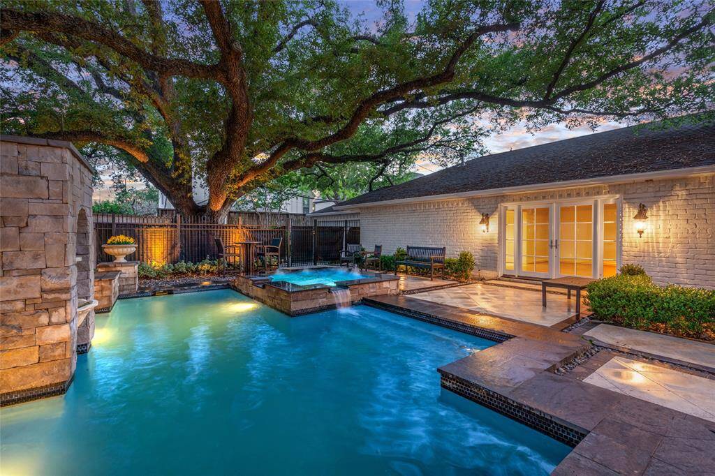 Another view of the pool and spa with the added privacy the majestic oaks provide.  The master suite is through the double french doors to the right.