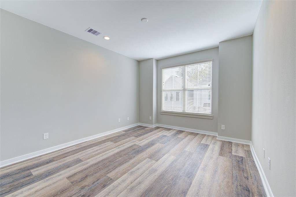 Secondary Bedroom (1)