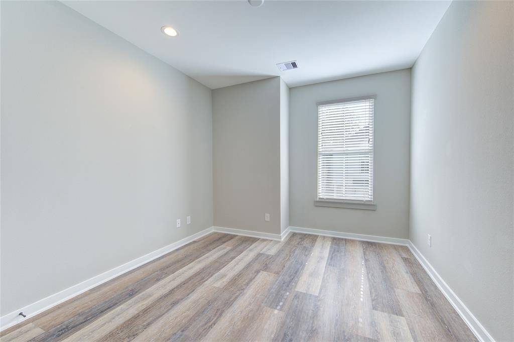 Secondary Bedroom (2)