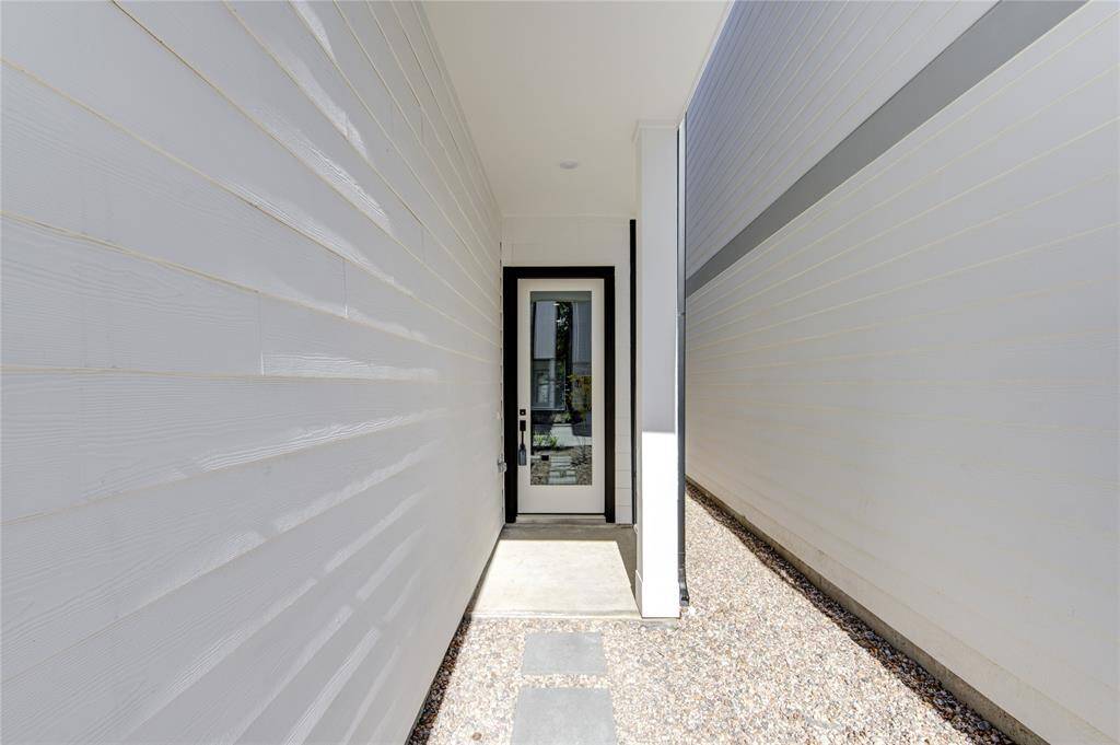 Entryway - 8ft Doorway