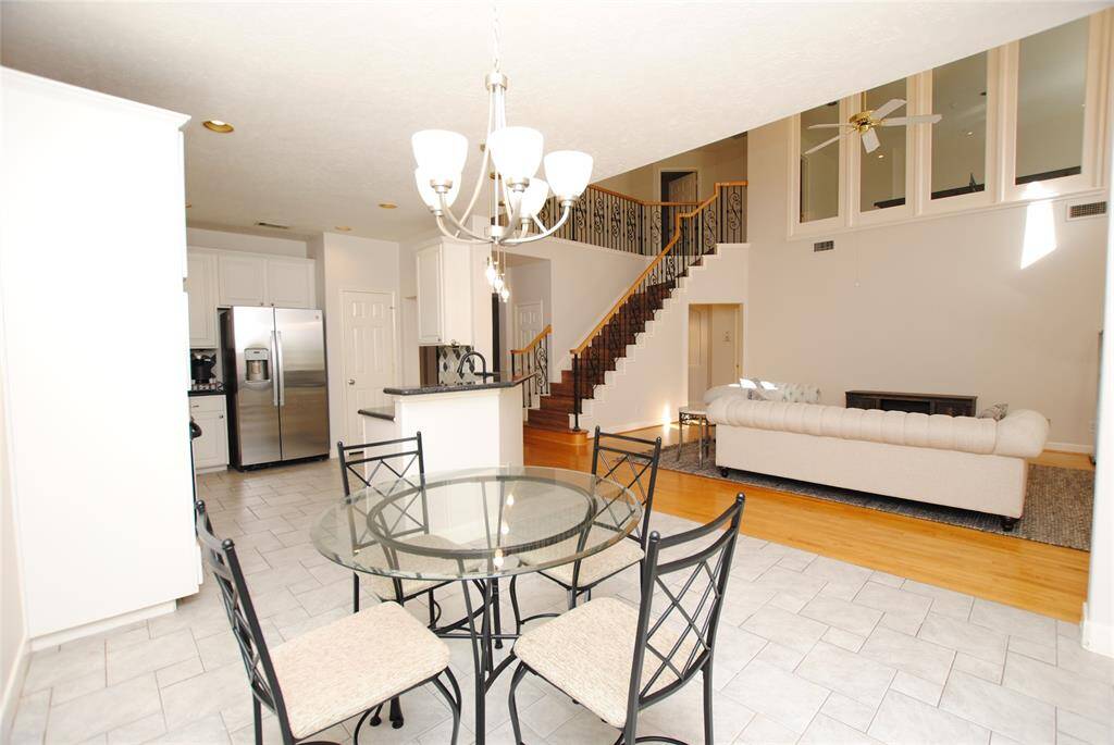 Bright and warm breakfast room