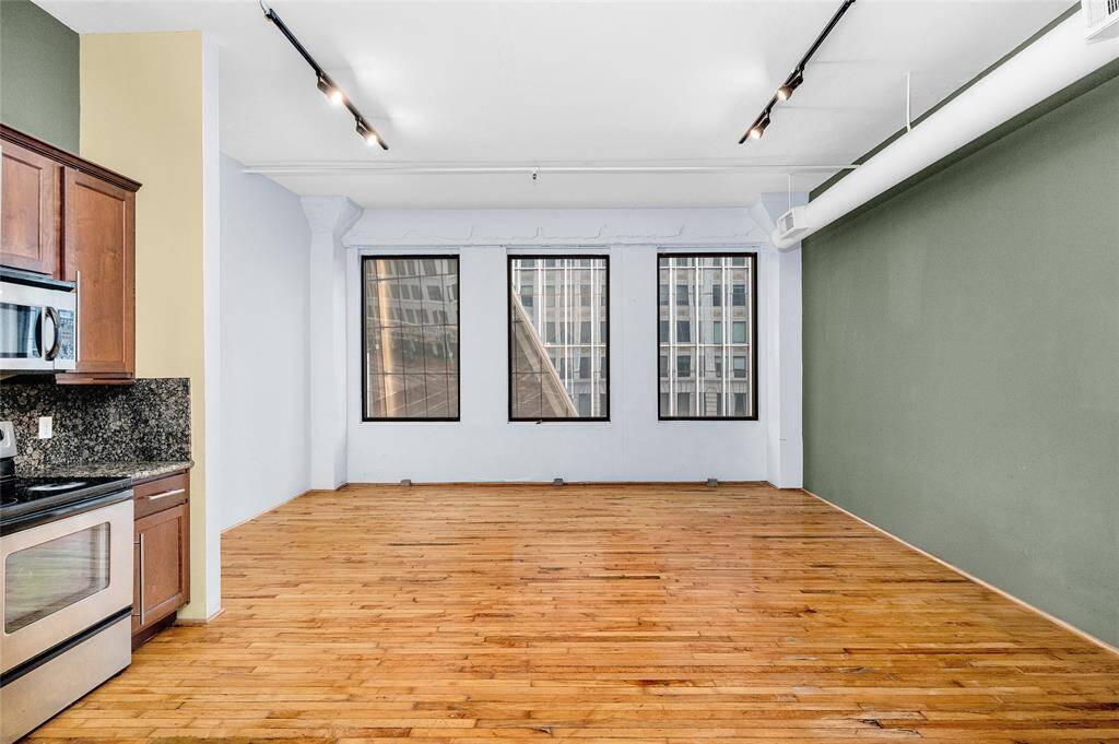 Soaring ceilings, exposed ductwork & reclaimed maple floors complete the loft-look of this cool studio. The large rectangular space allows you to arrange your furniture to best fit your lifestyle!